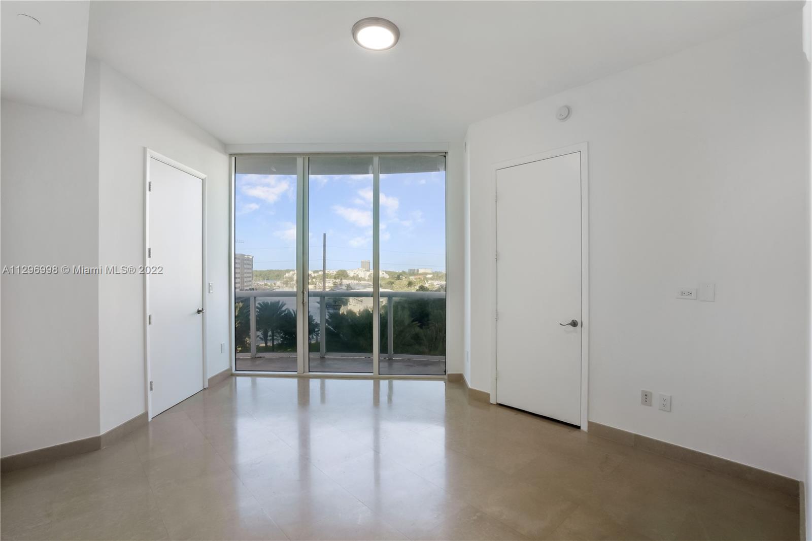 Ver detalles 404 3 / 4 2354 sq. ft. $ 2022-11-01 0 foto