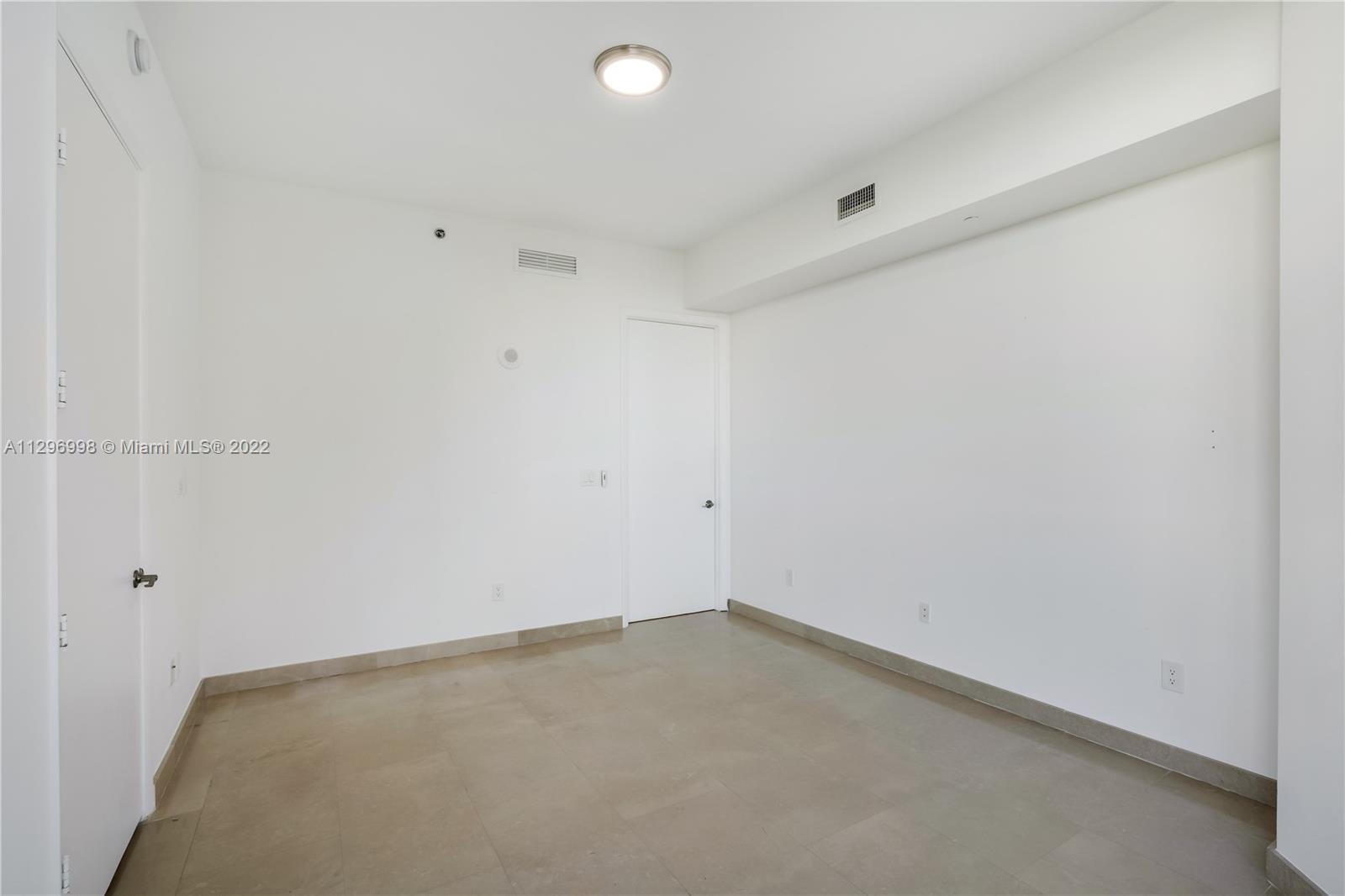 Ver detalles 404 3 / 4 2354 sq. ft. $ 2022-11-01 0 foto