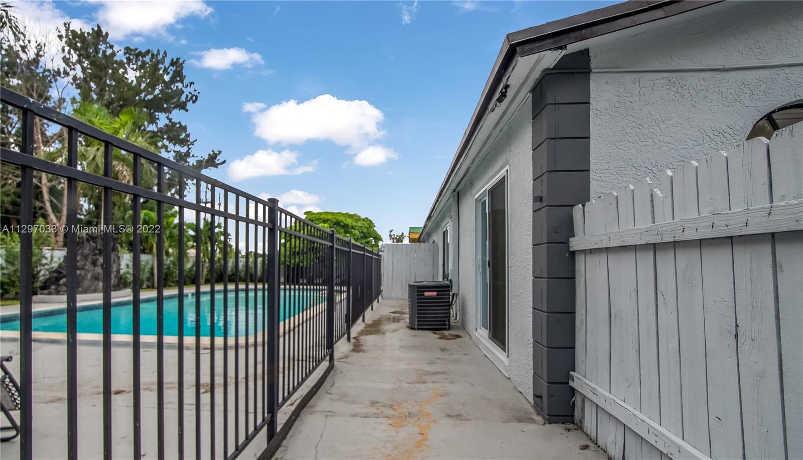 See details / 1620 sq. ft. $ 2022-11-02 0 Photo