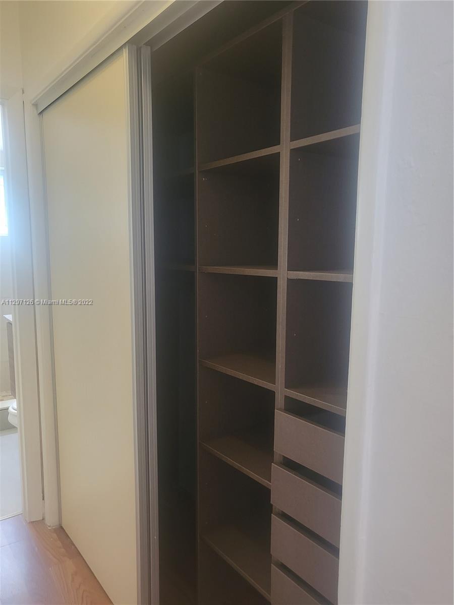 See details / 4215 sq. ft. $ 2022-11-02 0 Photo