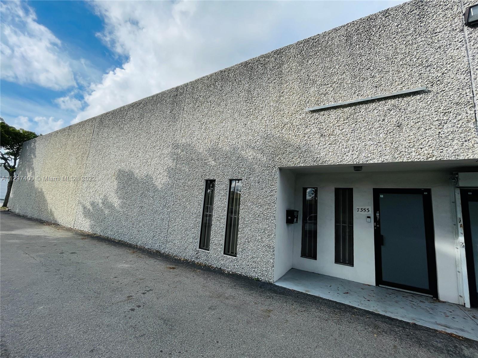 See details 7353 / sq. ft. $ 2022-11-02 0 Photo