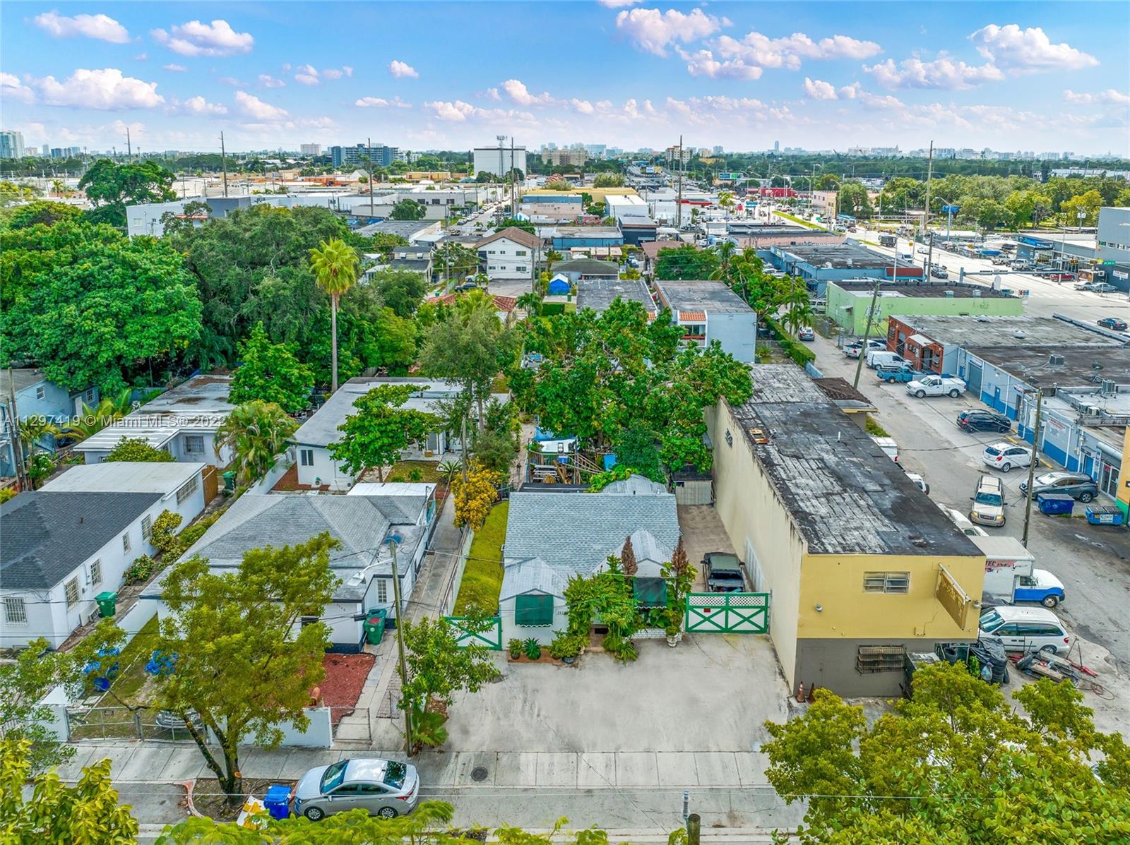 See details / 995 sq. ft. $ 2022-11-02 0 Photo