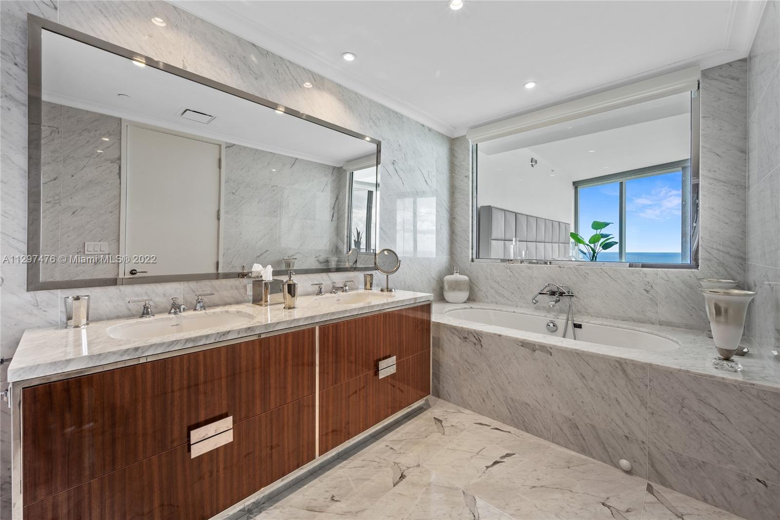 See details 3605 4 / 6 3204 sq. ft. $ 2022-11-02 0 Photo