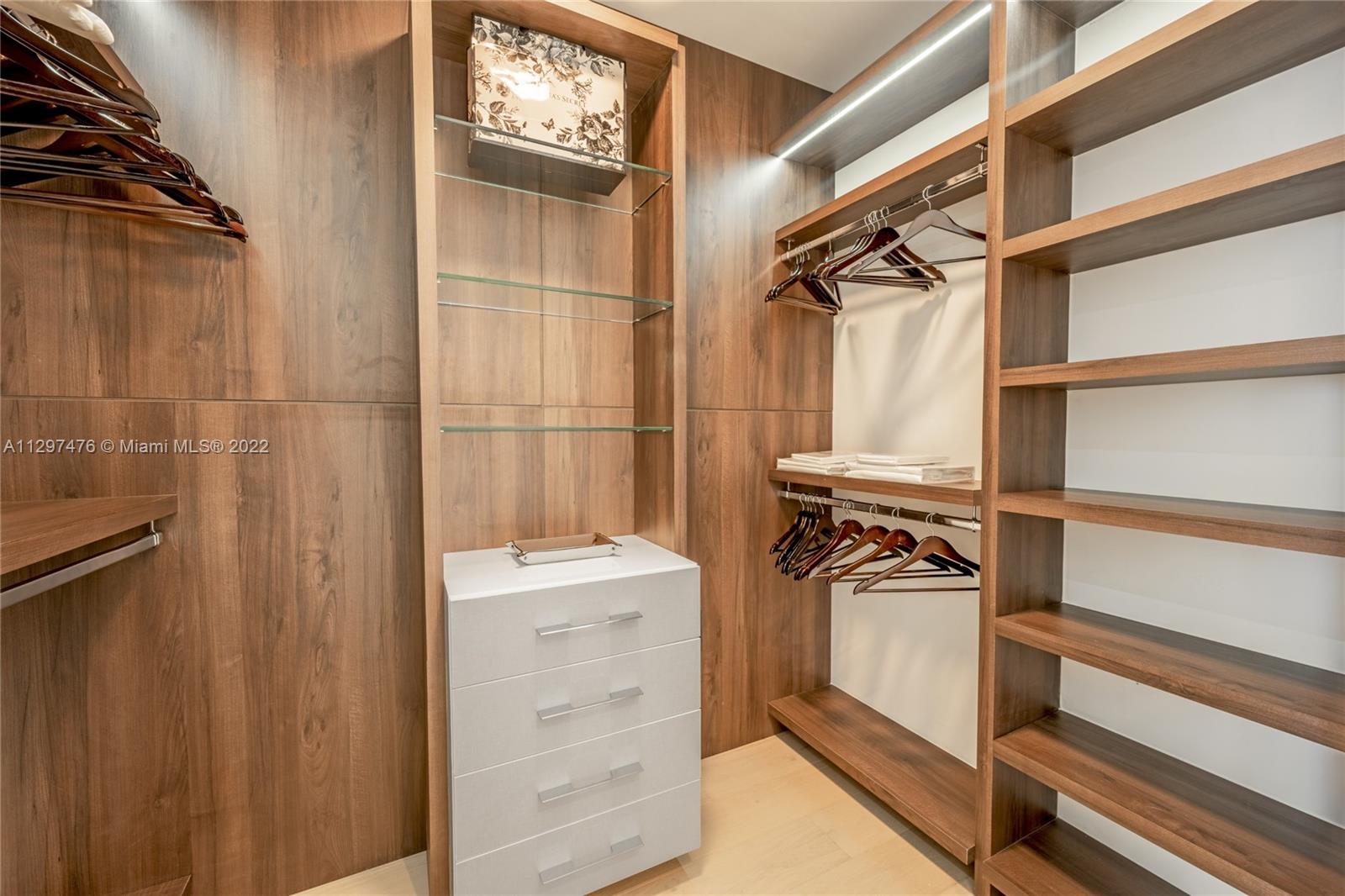 See details 3605 4 / 6 3204 sq. ft. $ 2022-11-02 0 Photo