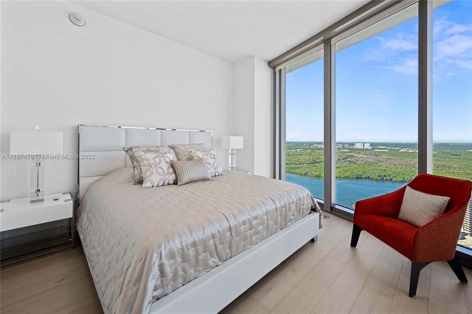 See details 3605 4 / 6 3204 sq. ft. $ 2022-11-02 0 Photo