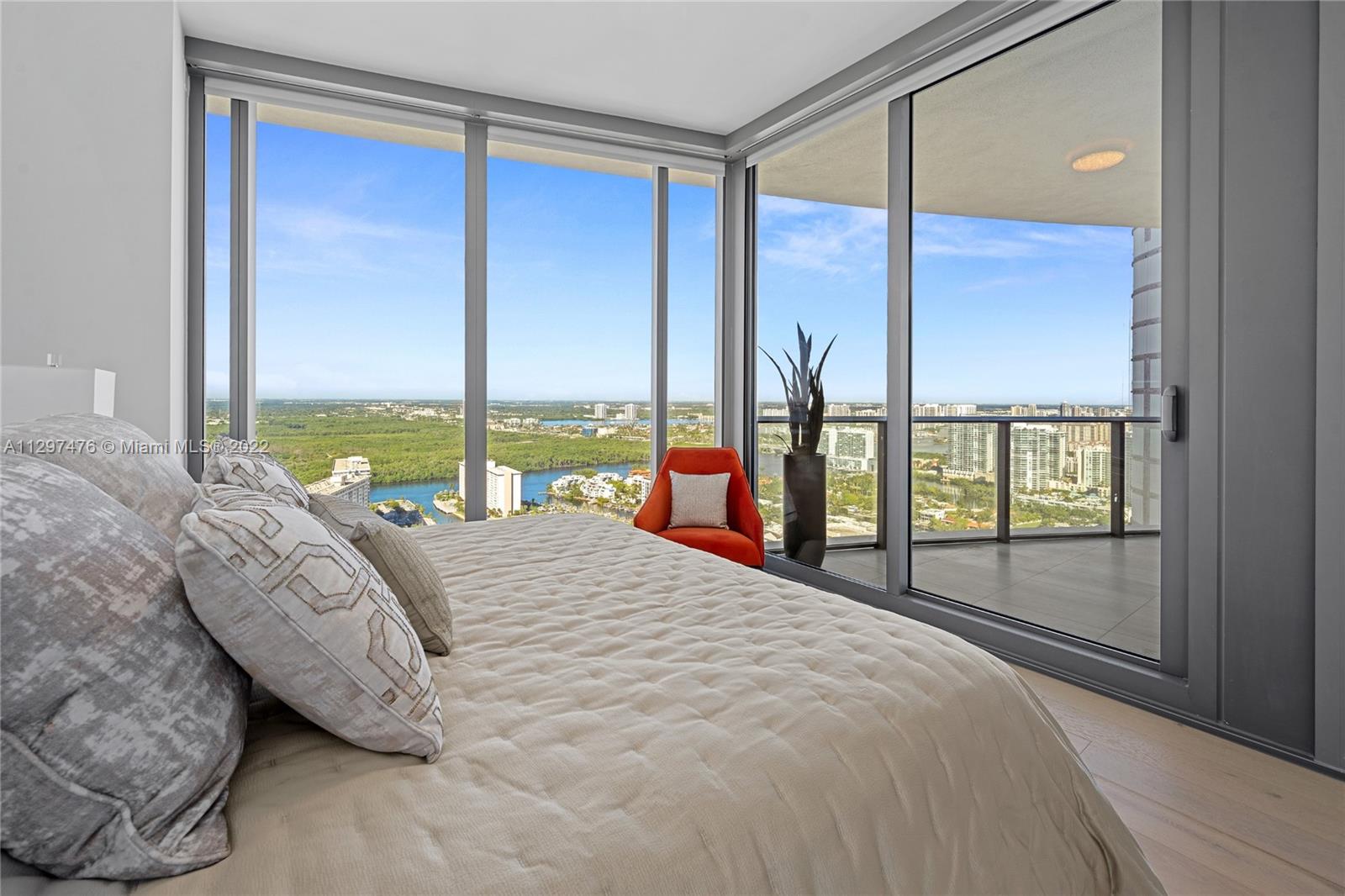 See details 3605 4 / 6 3204 sq. ft. $ 2022-11-02 0 Photo