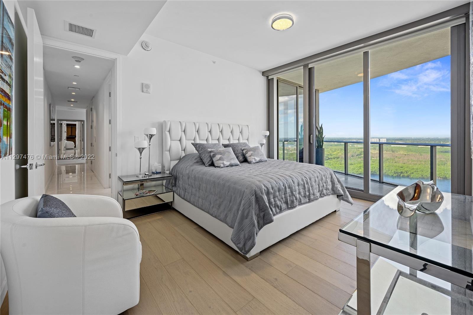 See details 3605 4 / 6 3204 sq. ft. $ 2022-11-02 0 Photo