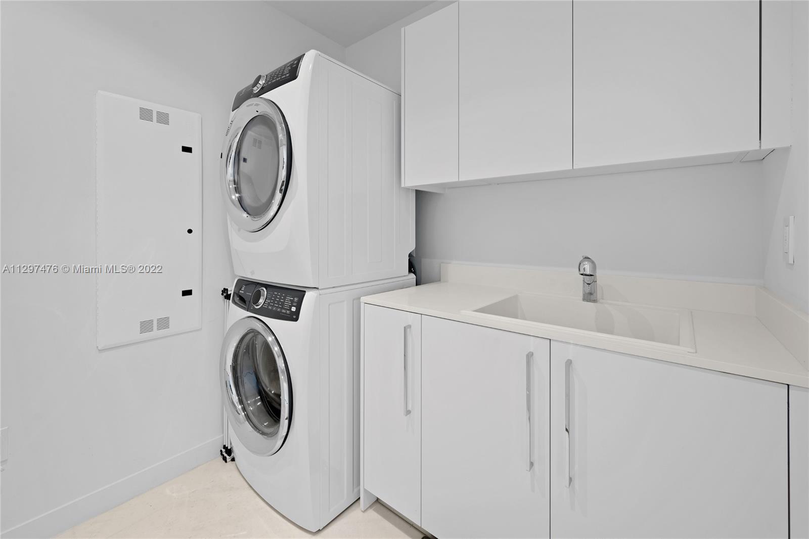 See details 3605 4 / 6 3204 sq. ft. $ 2022-11-02 0 Photo