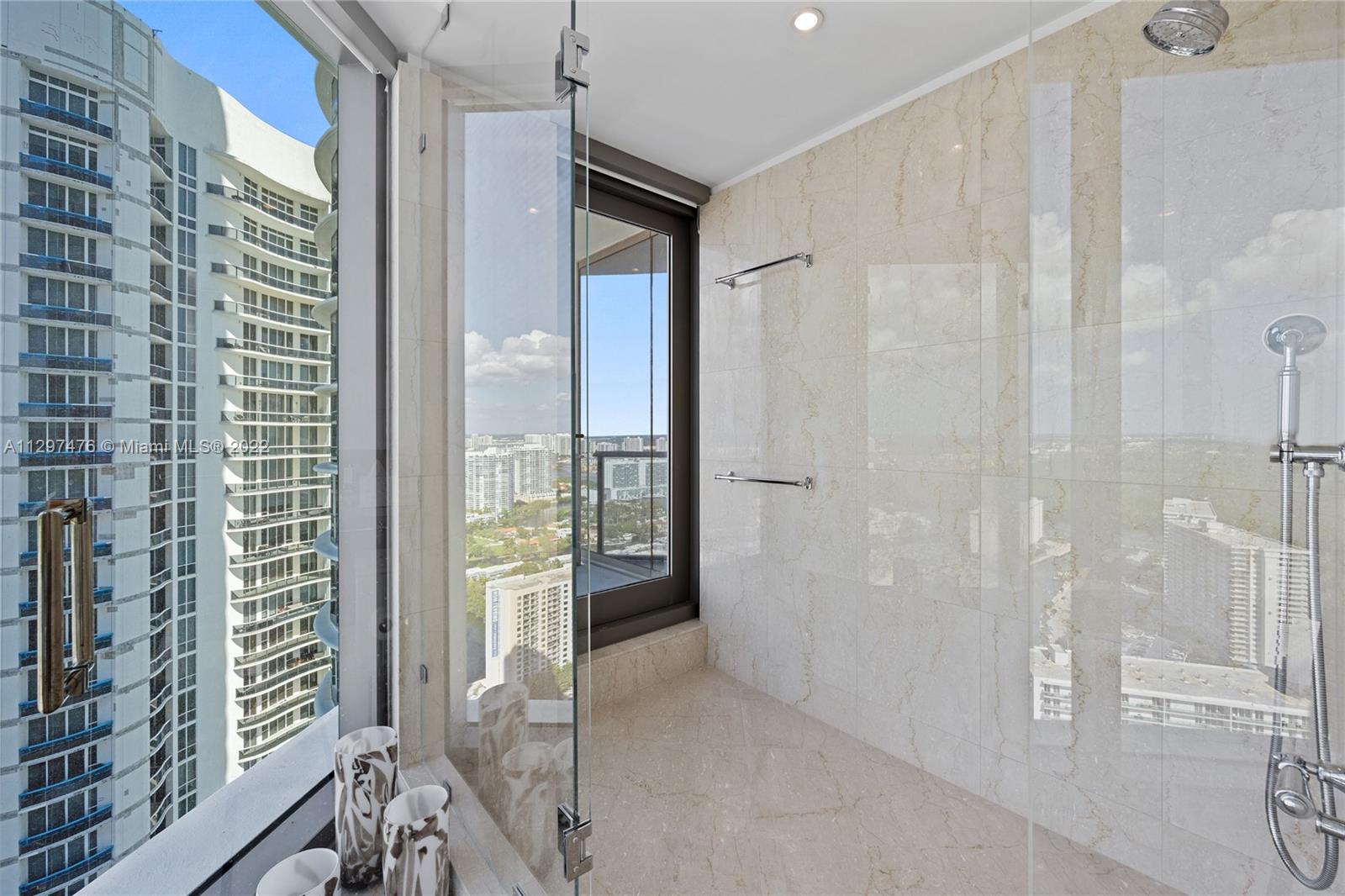 See details 3605 4 / 6 3204 sq. ft. $ 2022-11-02 0 Photo