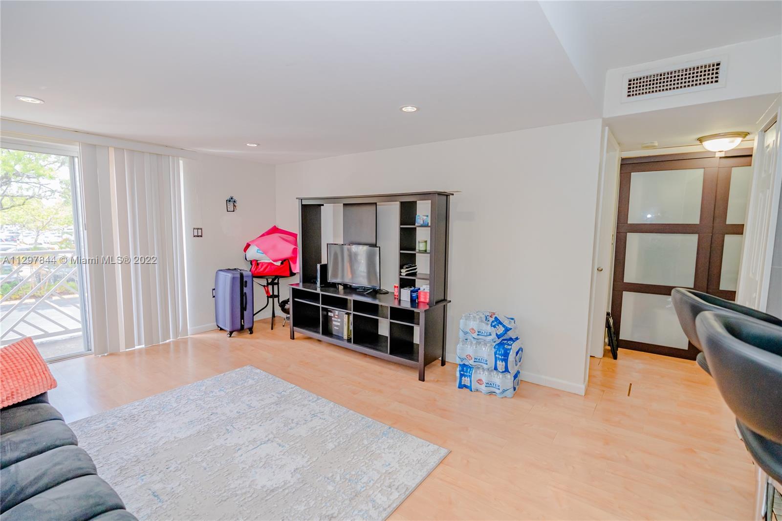 See details / sq. ft. $ 2022-12-13 0 Photo