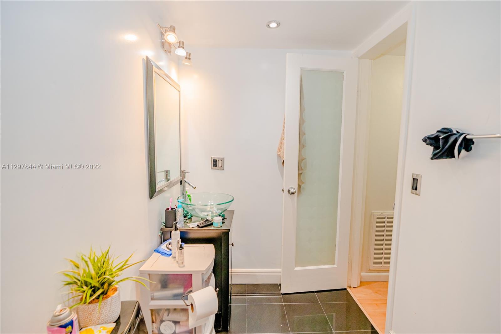 See details / sq. ft. $ 2022-12-13 0 Photo