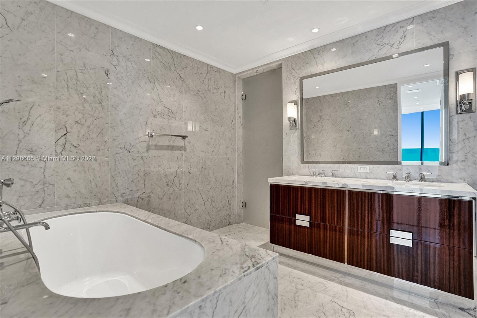 See details 1901 4 / 5 2688 sq. ft. $ 2022-11-20 0 Photo