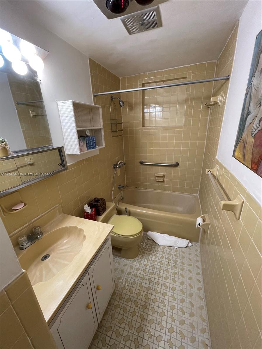See details / 4412 sq. ft. $ 2022-11-04 0 Photo