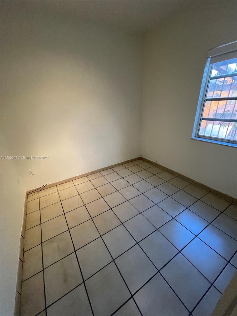See details / 4412 sq. ft. $ 2022-11-04 0 Photo