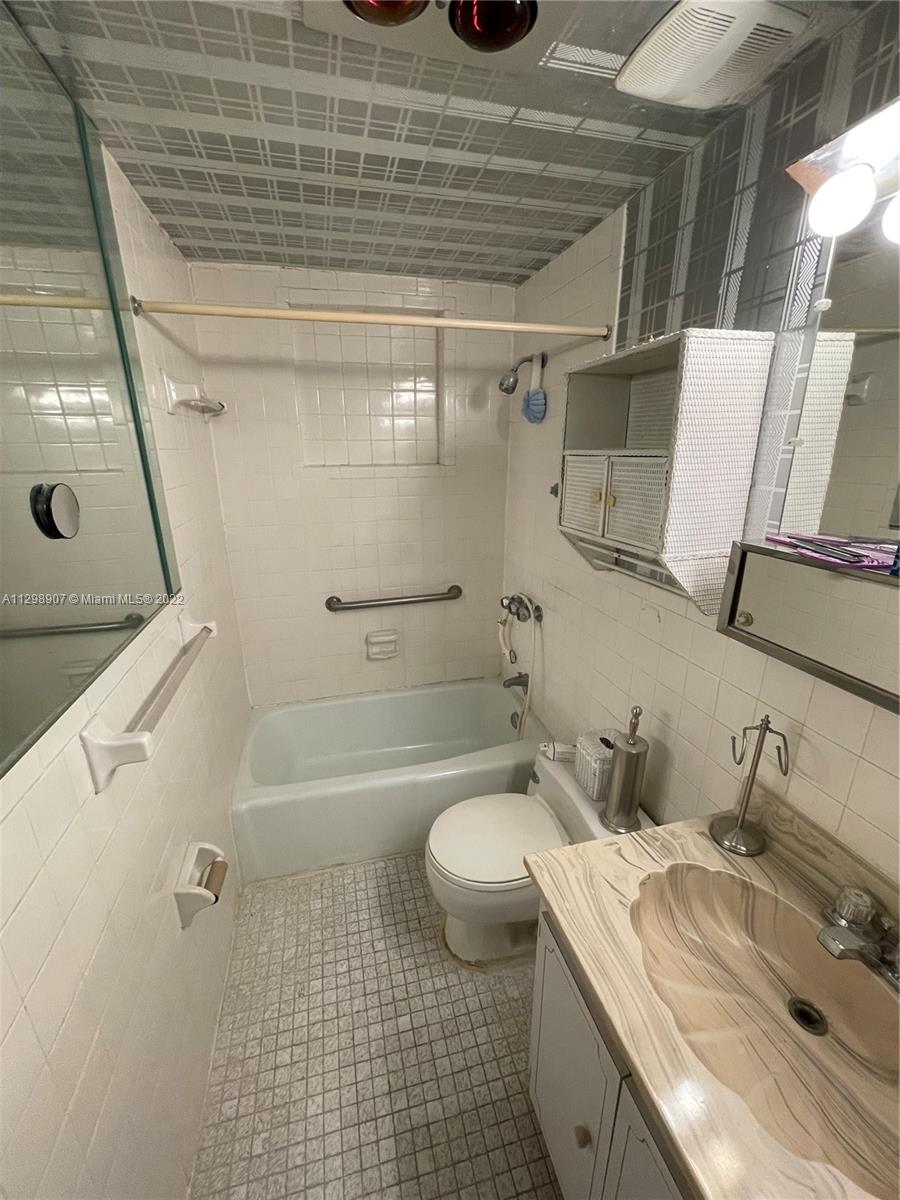 See details / 4412 sq. ft. $ 2022-11-04 0 Photo