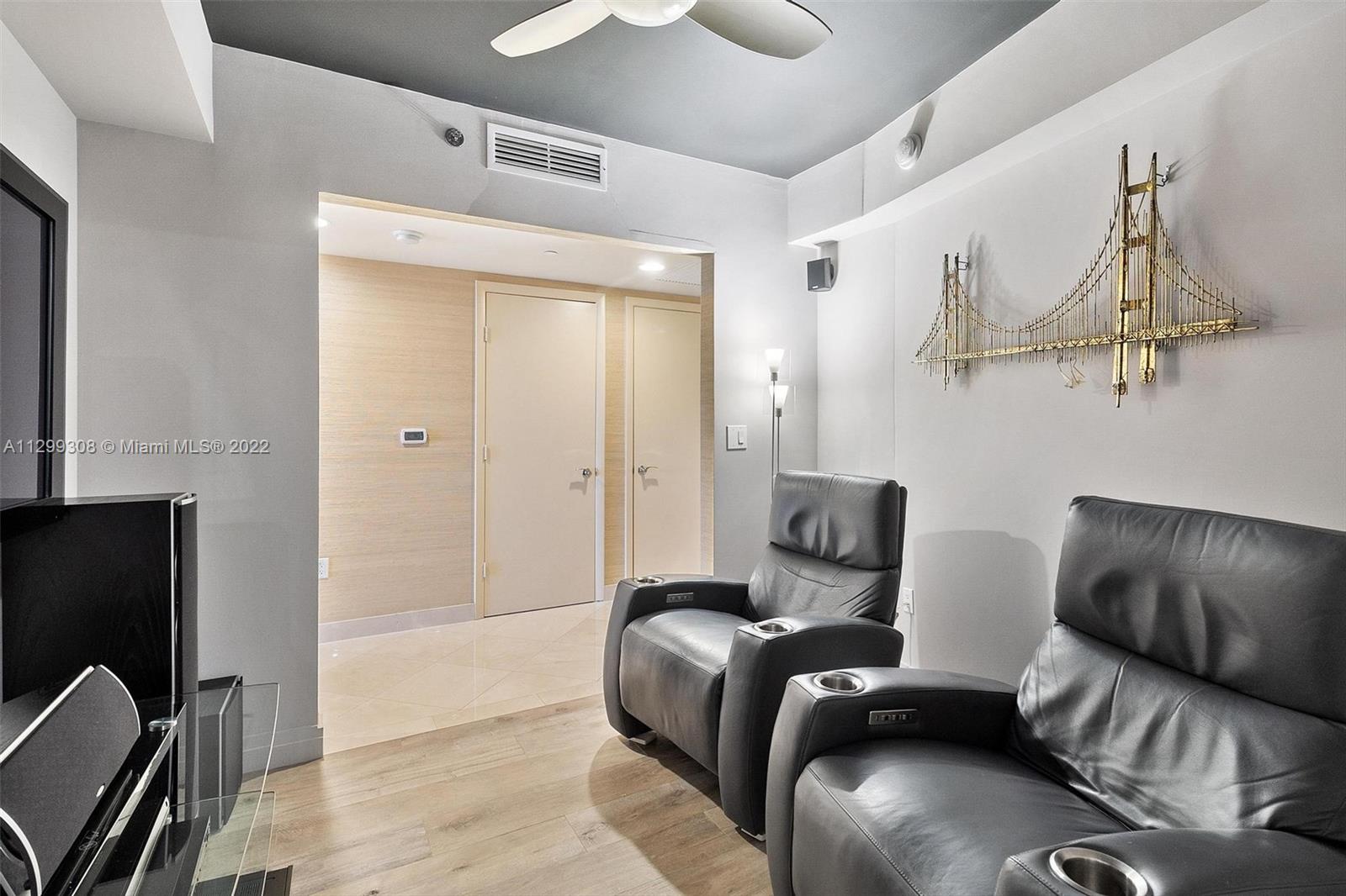 Ver detalles 2506 1 / 1 1086 sq. ft. $ 2022-11-07 0 foto