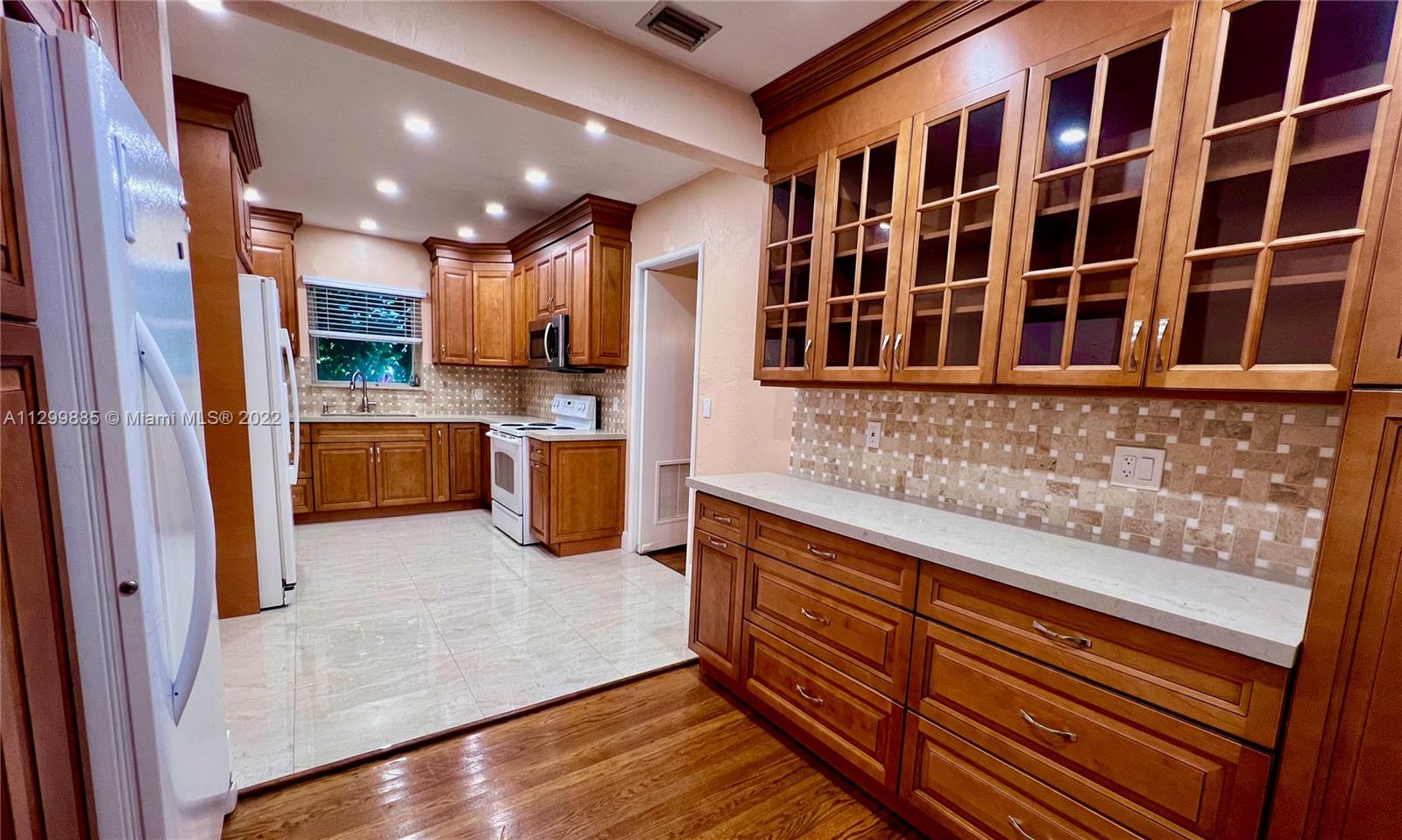 See details 1253 4 / 4 2708 sq. ft. $ 2022-11-07 0 Photo
