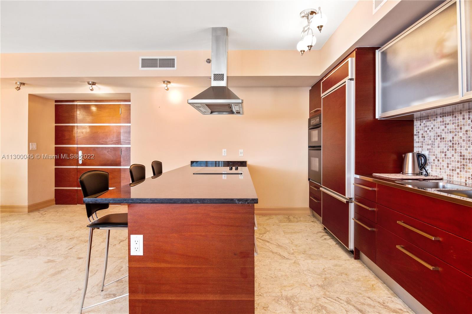 Ver detalles 4110 2 / 2 1782 sq. ft. $ 2022-11-08 0 foto