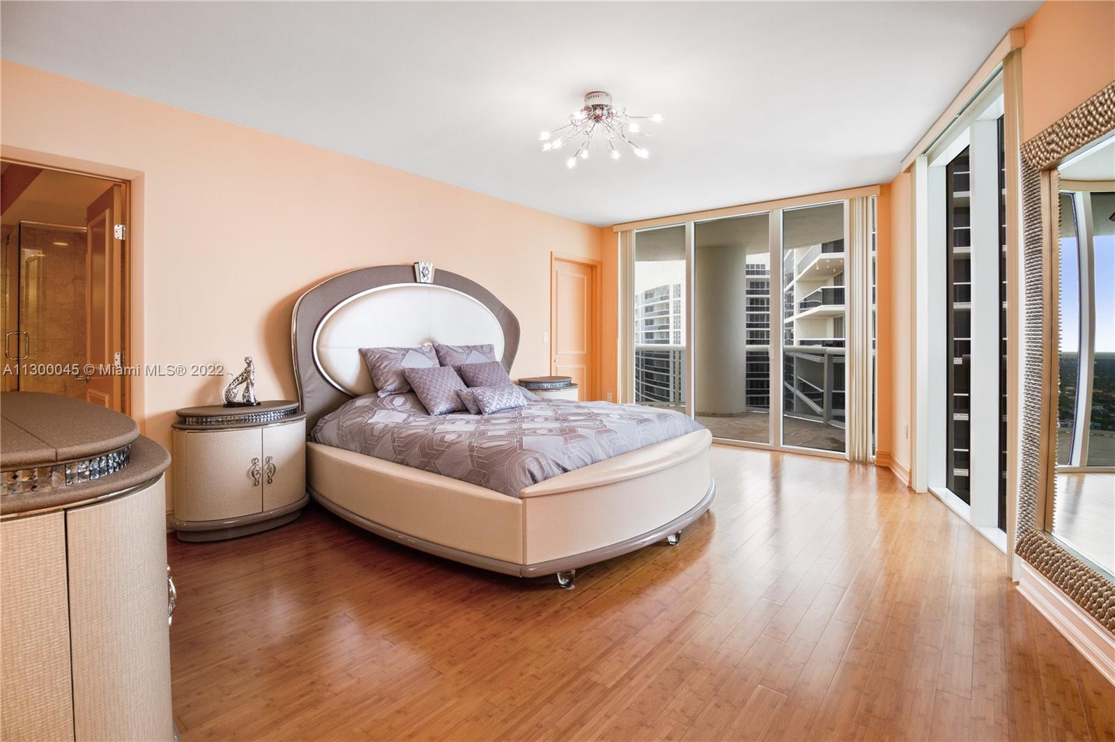 Ver detalles 4110 2 / 2 1782 sq. ft. $ 2022-11-08 0 foto