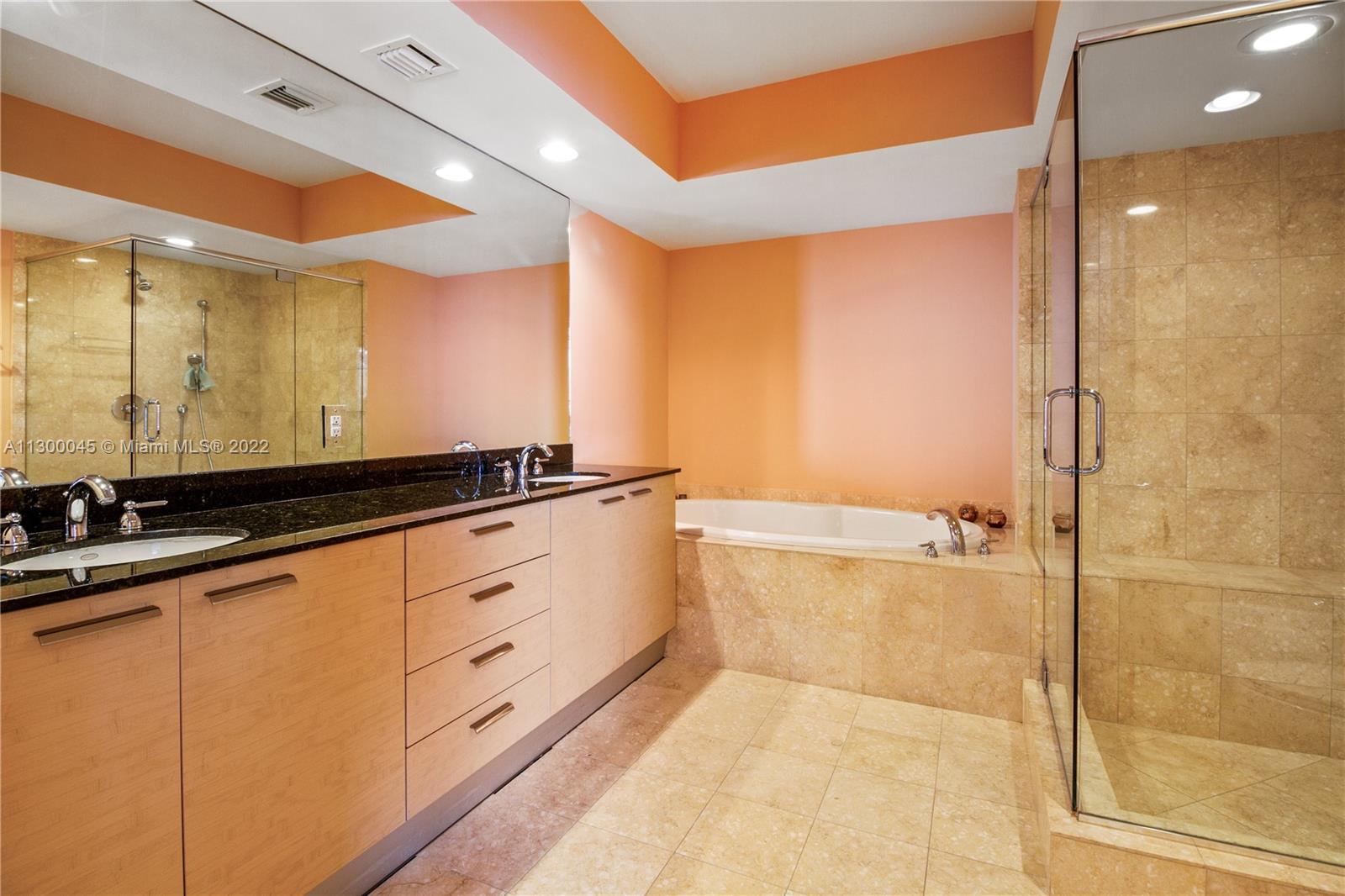 Ver detalles 4110 2 / 2 1782 sq. ft. $ 2022-11-08 0 foto