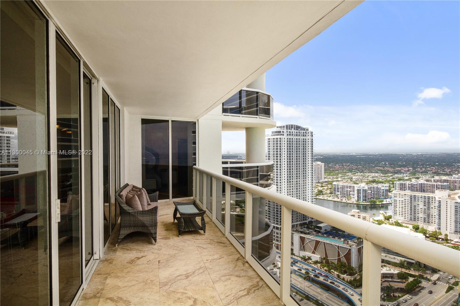 Ver detalles 4110 2 / 2 1782 sq. ft. $ 2022-11-08 0 foto