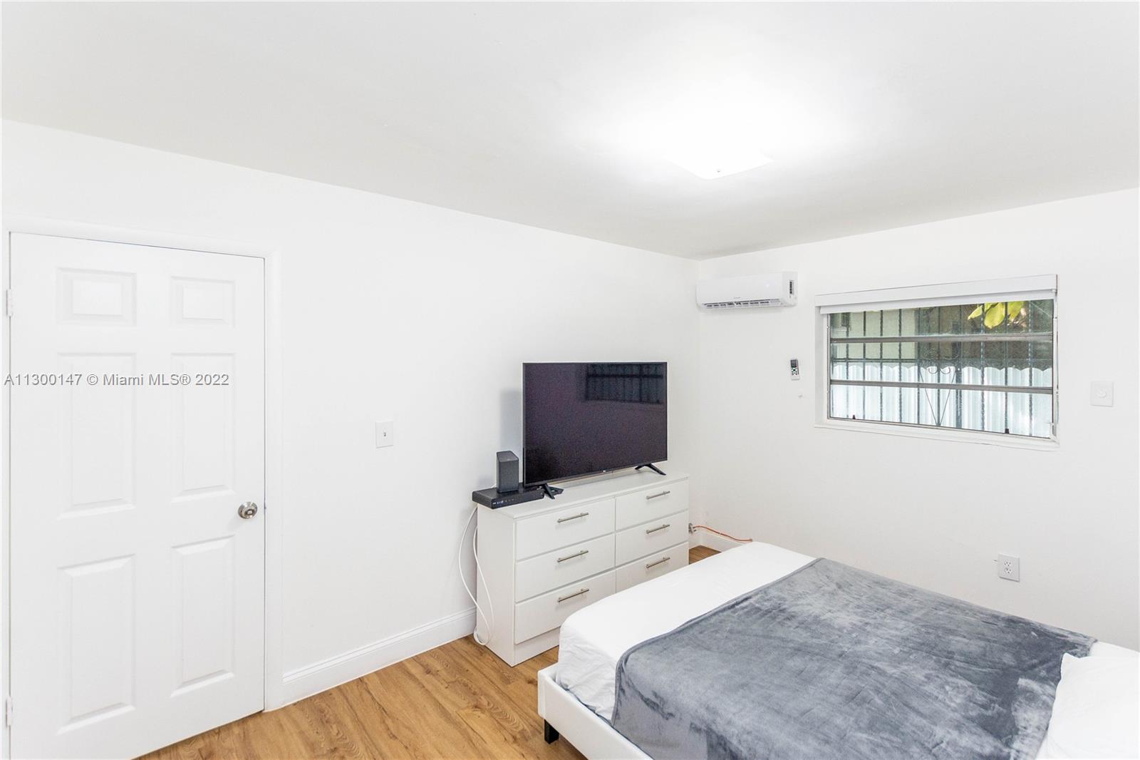 See details / 4688 sq. ft. $ 2022-11-08 0 Photo