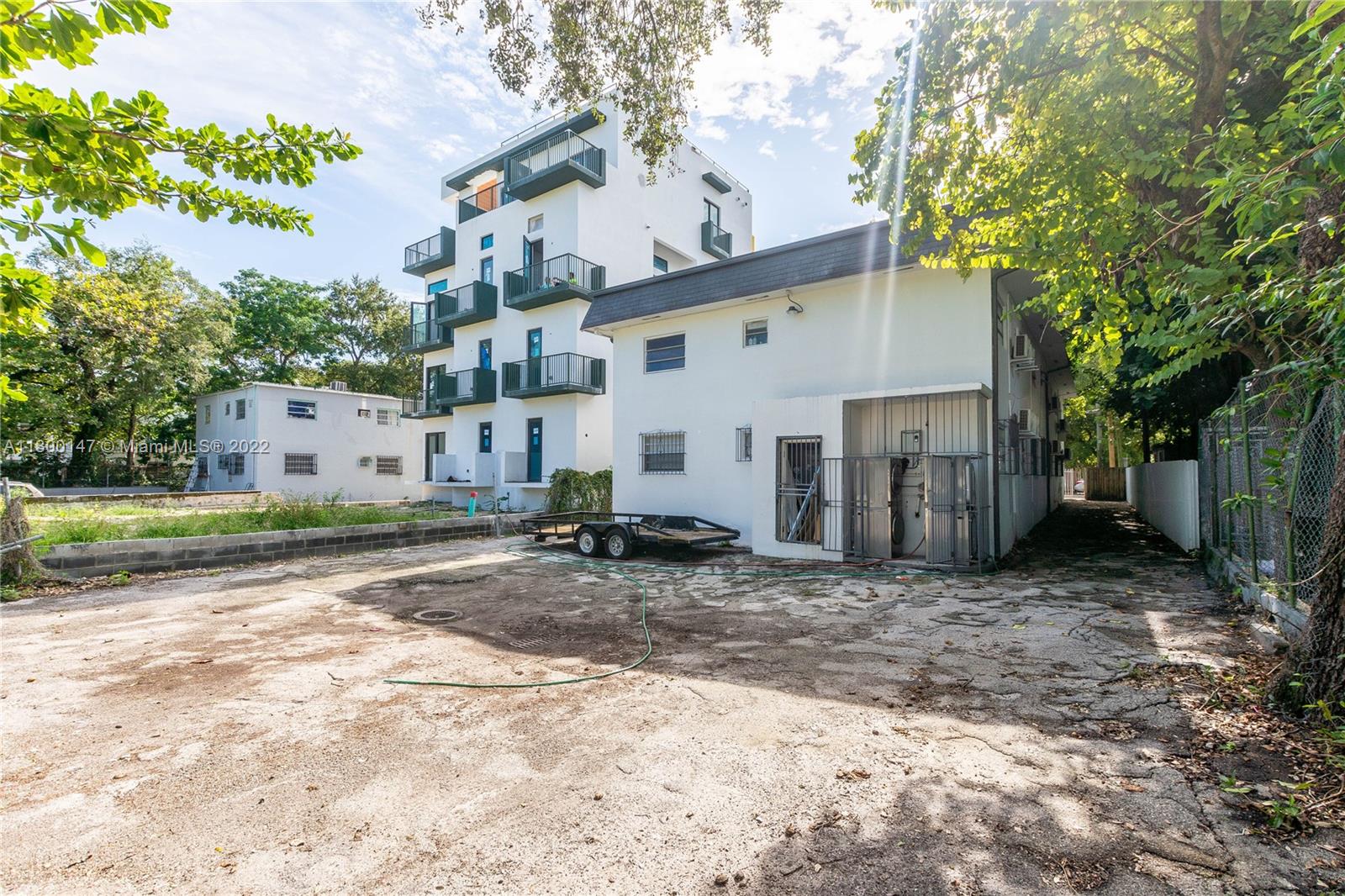 See details / 4688 sq. ft. $ 2022-11-08 0 Photo