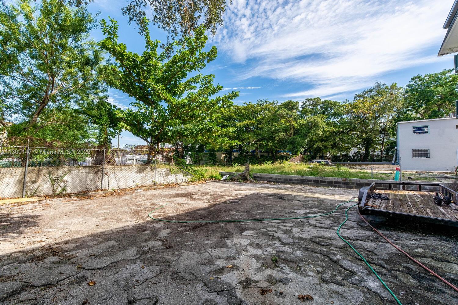 See details / 4688 sq. ft. $ 2022-11-08 0 Photo