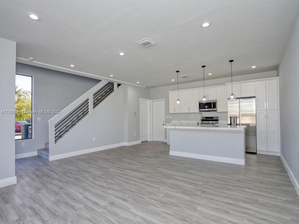 See details / 10000 sq. ft. $ 2023-01-06 0 Photo