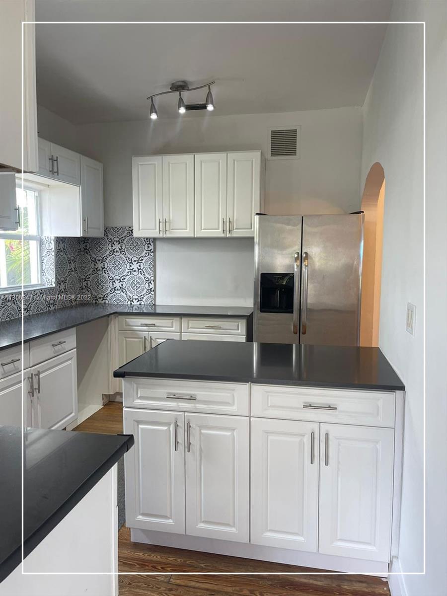 See details / 1381 sq. ft. $ 2022-11-21 0 Photo