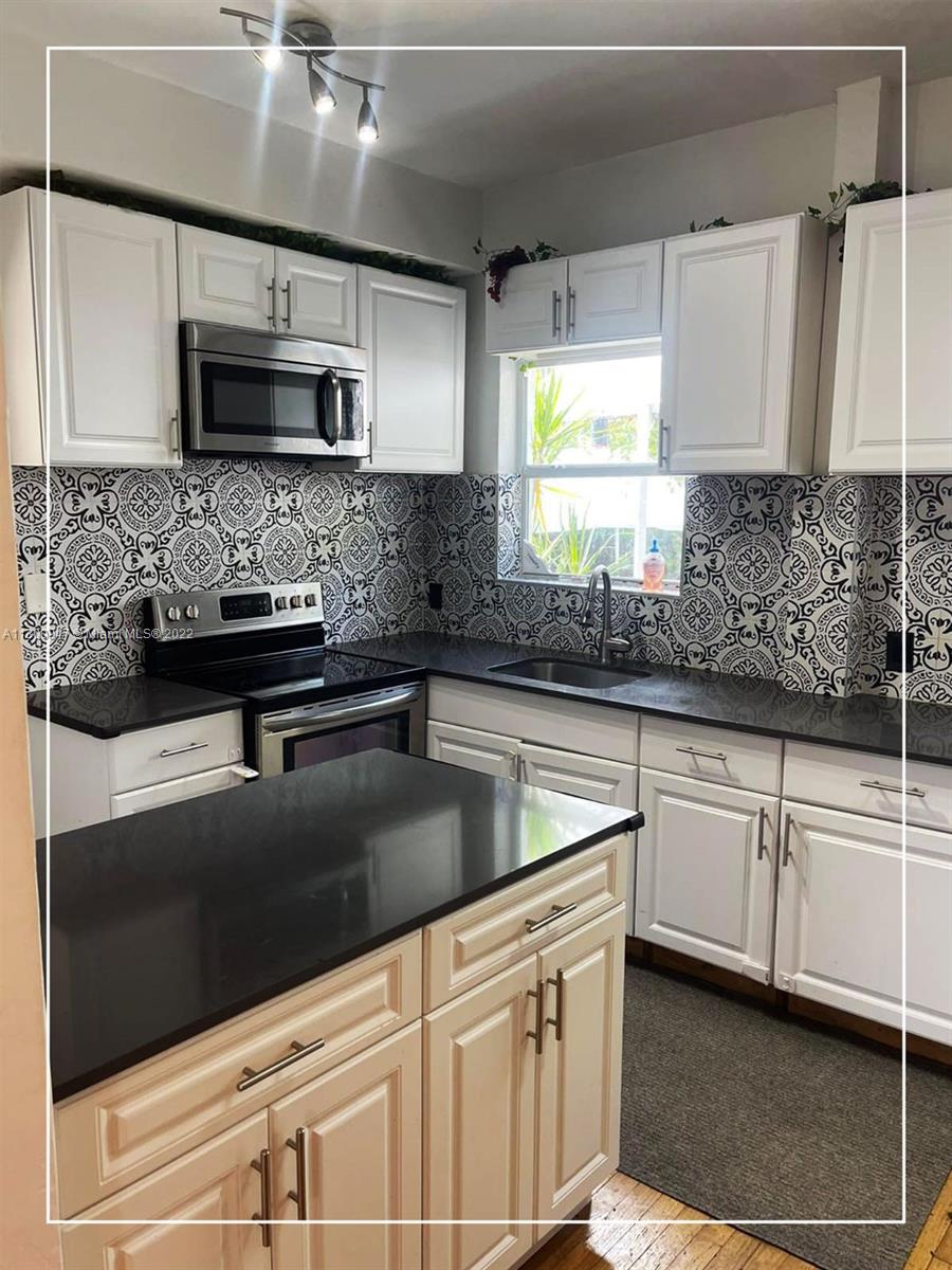 See details / 1381 sq. ft. $ 2022-11-21 0 Photo