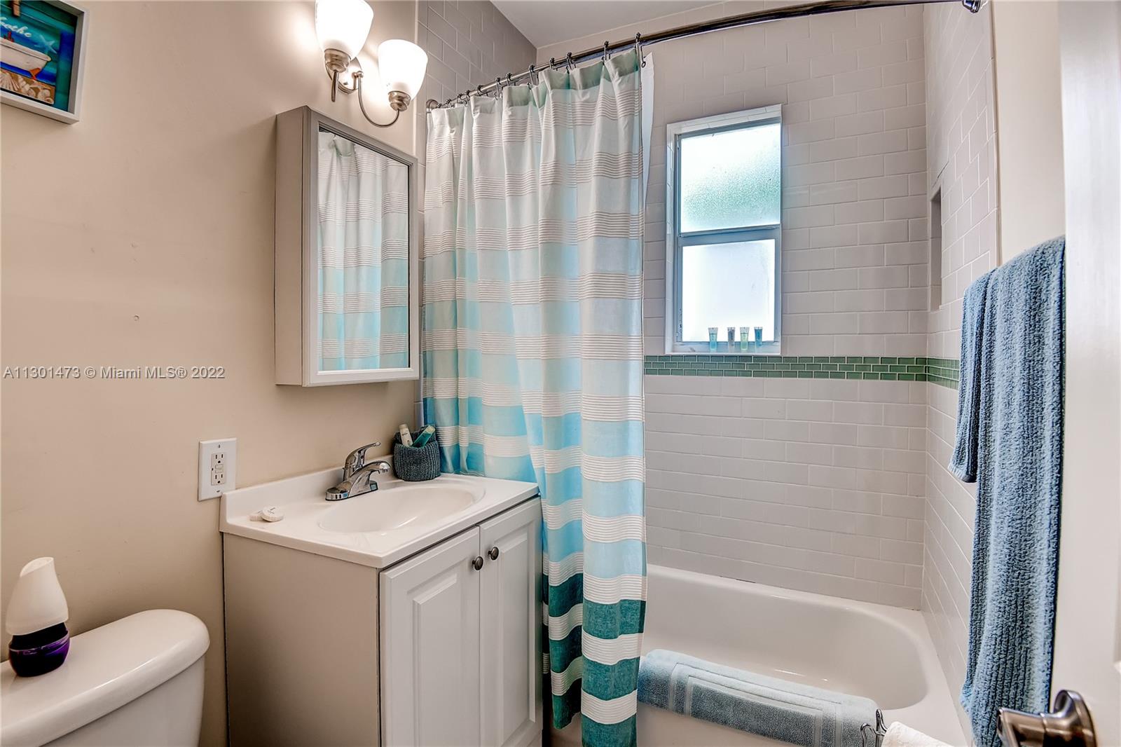 See details / 3721 sq. ft. $ 2022-11-10 0 Photo