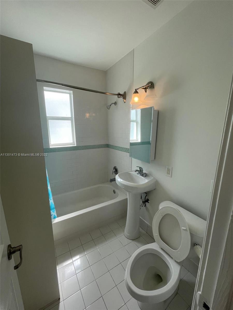 See details / 3721 sq. ft. $ 2022-11-10 0 Photo