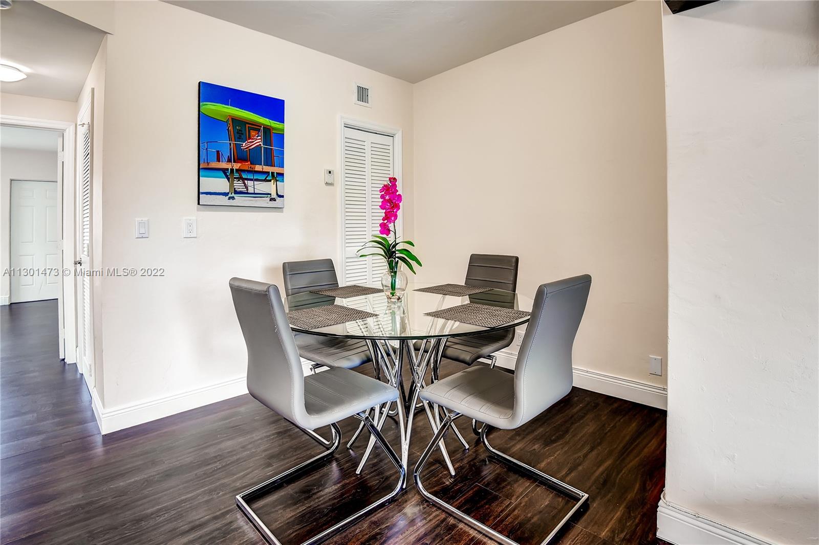 See details / 3721 sq. ft. $ 2022-11-10 0 Photo