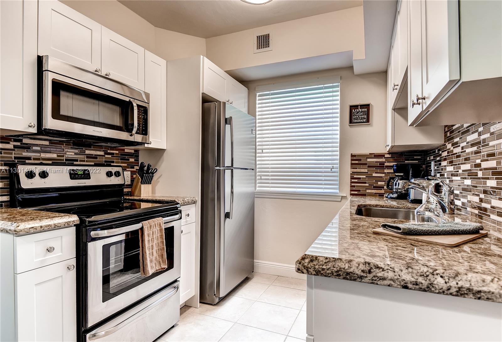 See details / 3721 sq. ft. $ 2022-11-10 0 Photo