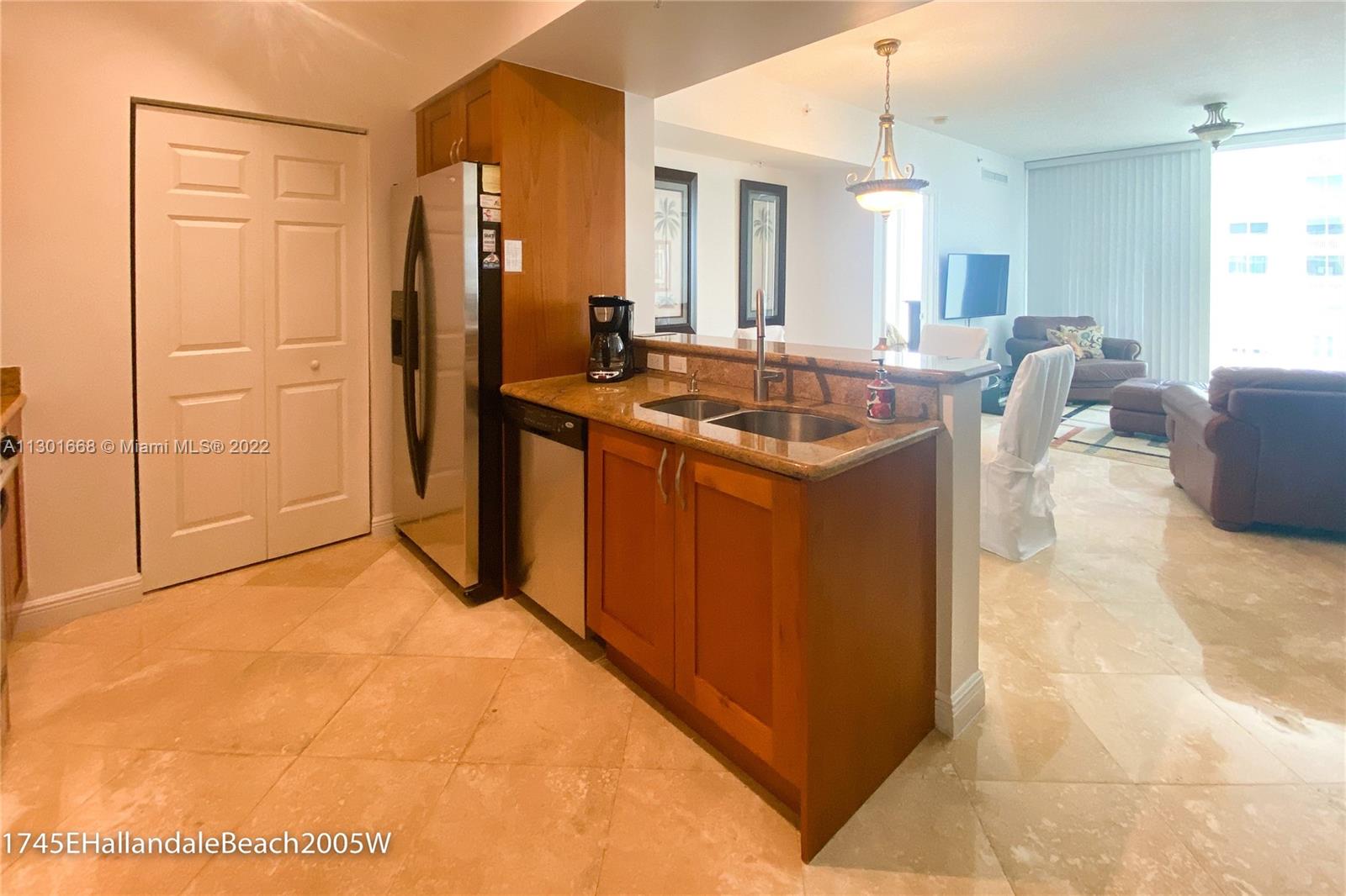 Фото 1745 Hallandale Beach Blvd #2005W, Hallandale Beach, Florida, 33009 -