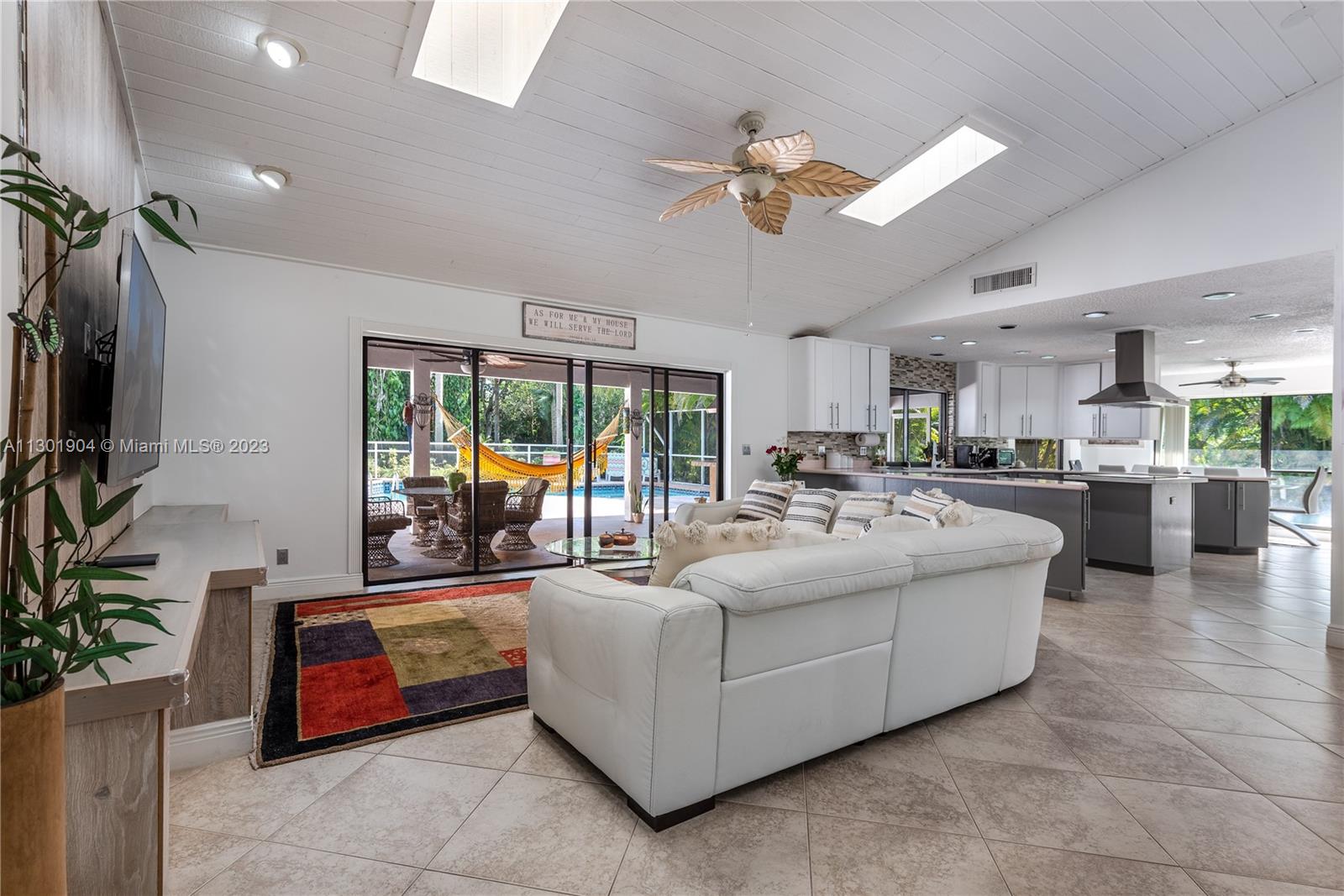 See details / 3377 sq. ft. $ 2022-11-11 0 Photo