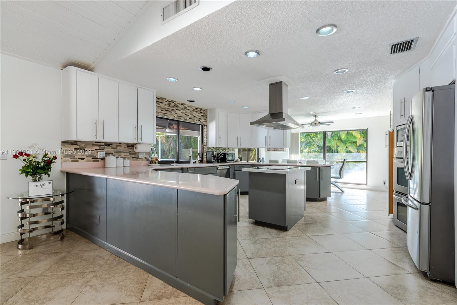 See details / 3377 sq. ft. $ 2022-11-11 0 Photo