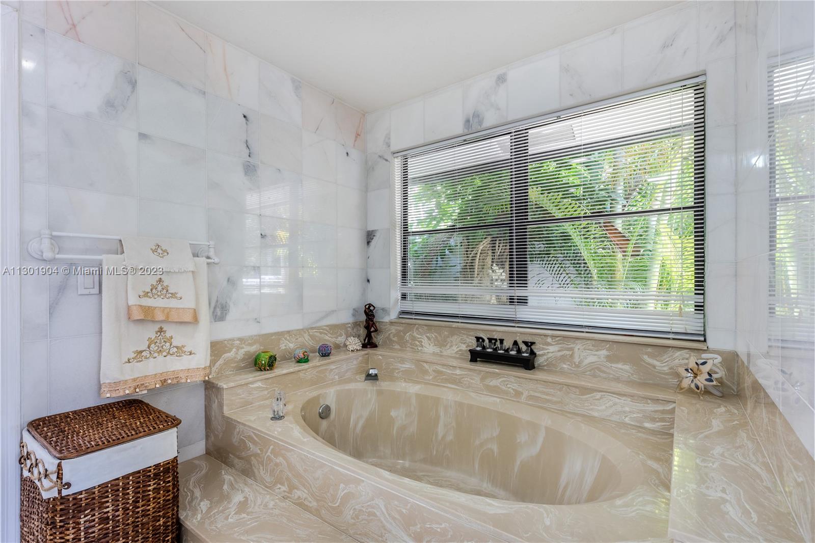 See details / 3377 sq. ft. $ 2022-11-11 0 Photo