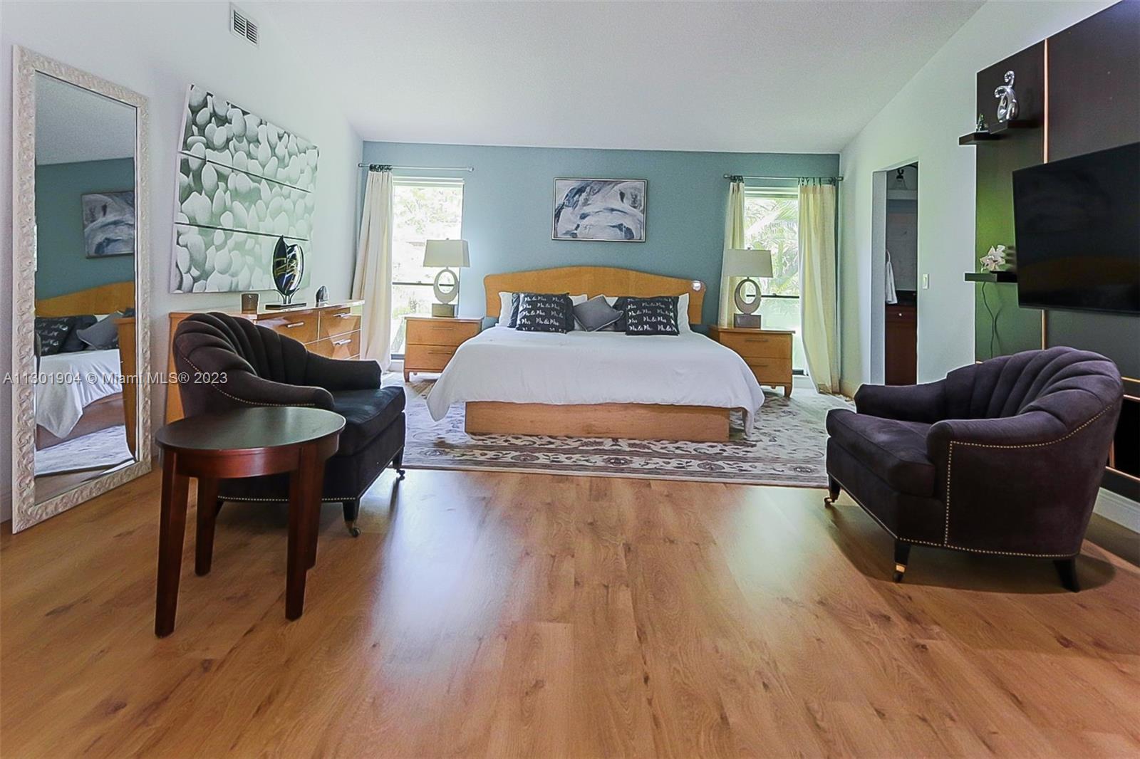 See details / 3377 sq. ft. $ 2022-11-11 0 Photo