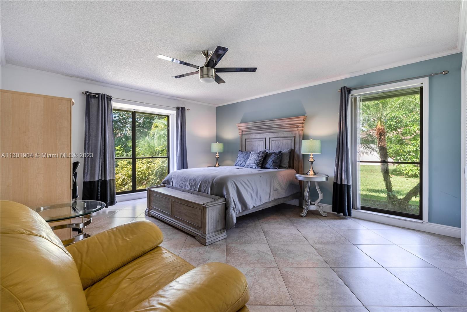 See details / 3377 sq. ft. $ 2022-11-11 0 Photo