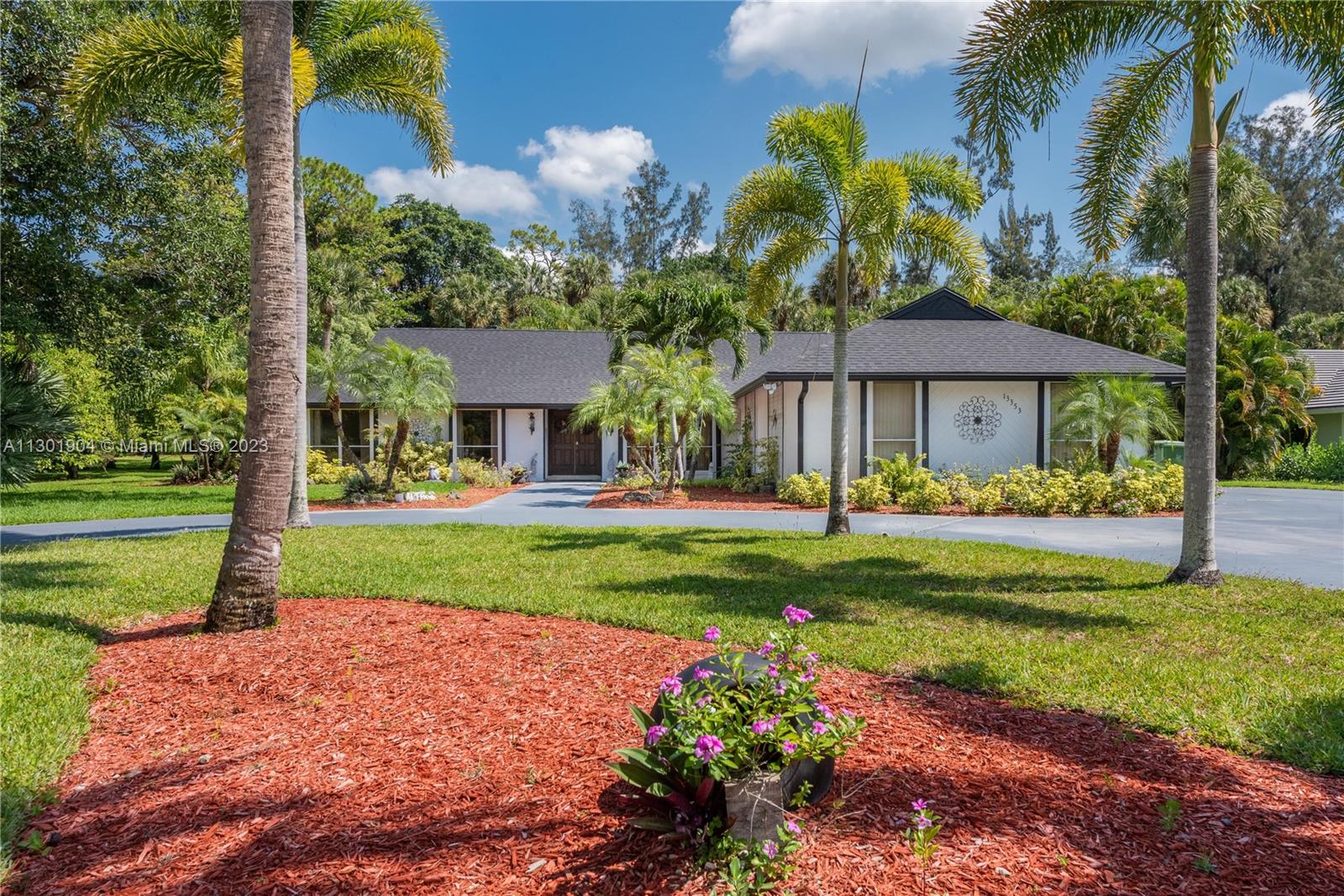 See details / 3377 sq. ft. $ 2022-11-11 0 Photo
