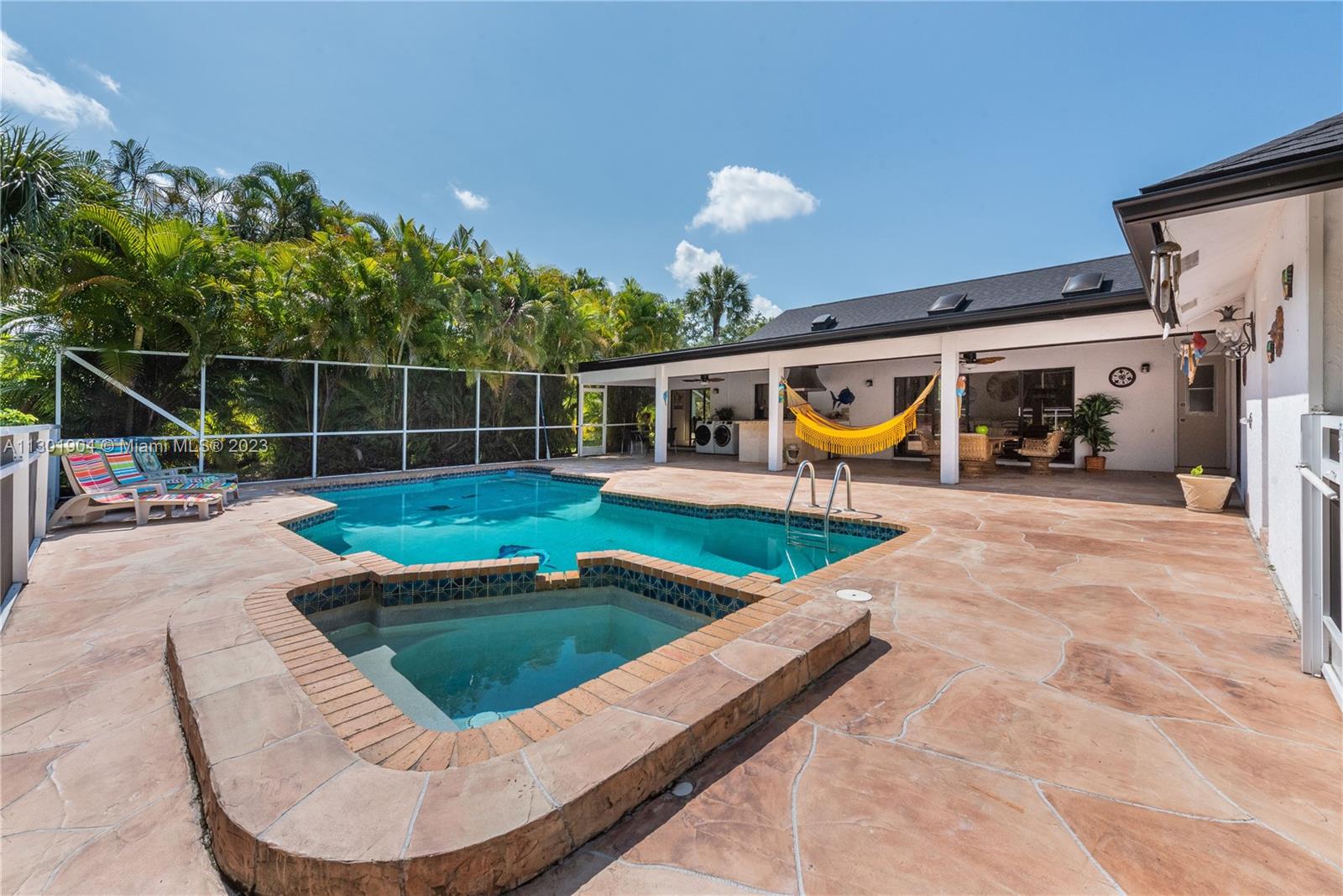 See details / 3377 sq. ft. $ 2022-11-11 0 Photo