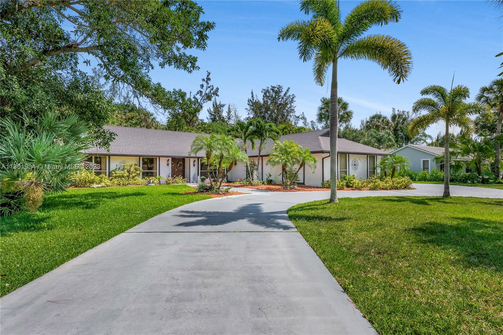 See details / 3377 sq. ft. $ 2022-11-11 0 Photo