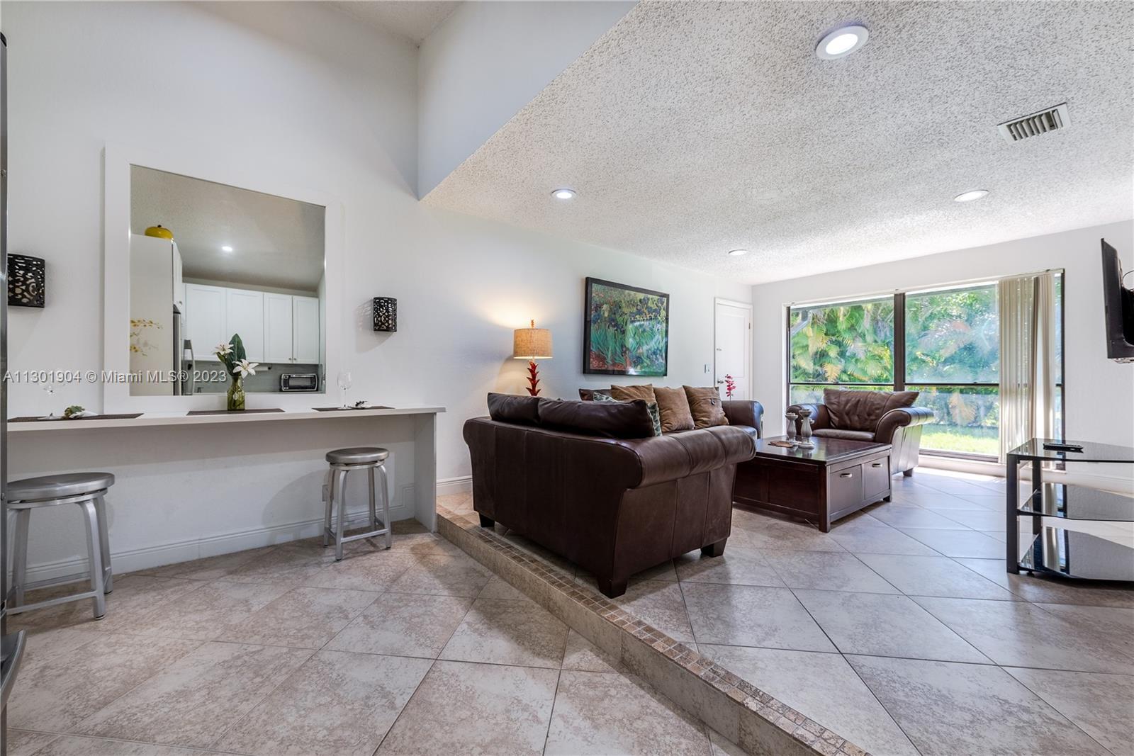 See details / 3377 sq. ft. $ 2022-11-11 0 Photo