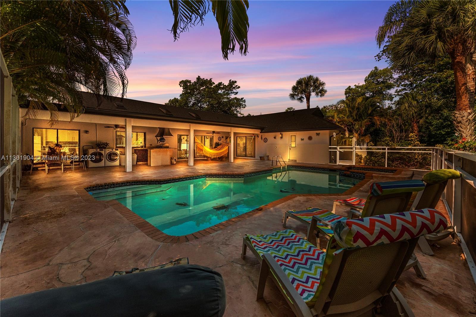 See details / 3377 sq. ft. $ 2022-11-11 0 Photo