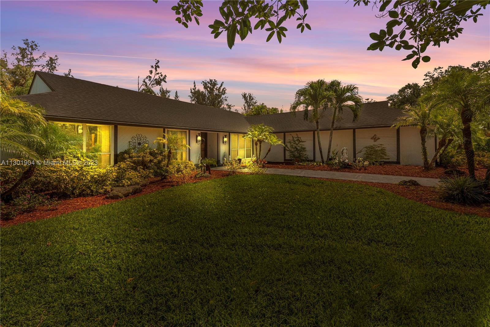 See details / 3377 sq. ft. $ 2022-11-11 0 Photo