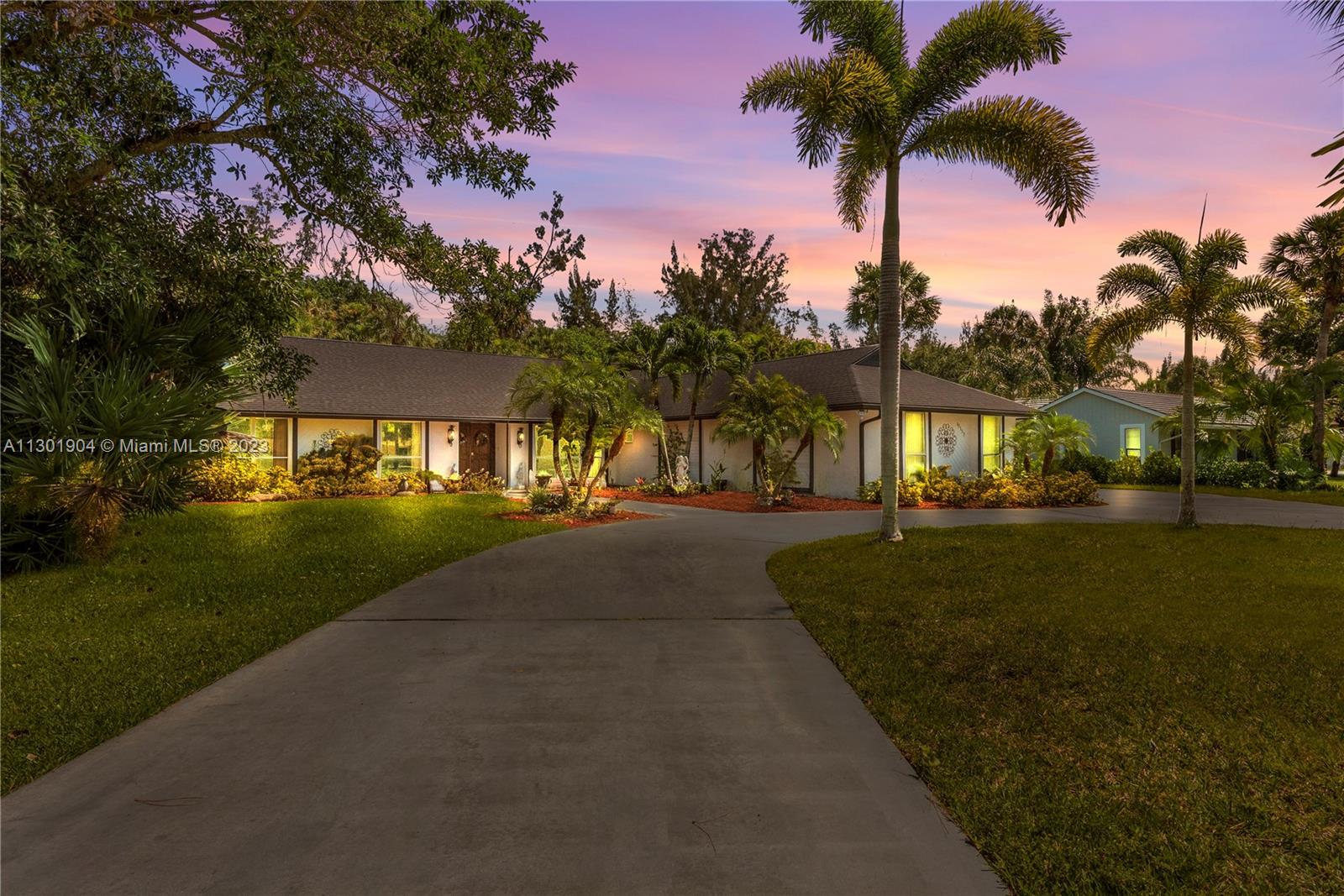 See details / 3377 sq. ft. $ 2022-11-11 0 Photo