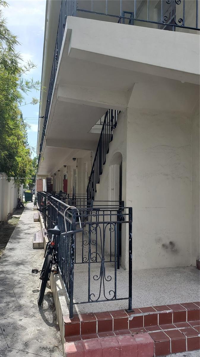 See details / 8746 sq. ft. $ 2022-11-11 0 Photo
