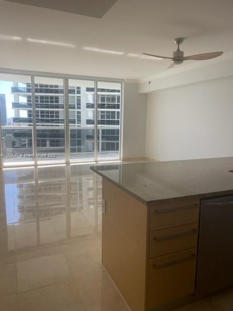 See details 3105 1 / 1 811 sq. ft. $ 2022-11-11 0 Photo